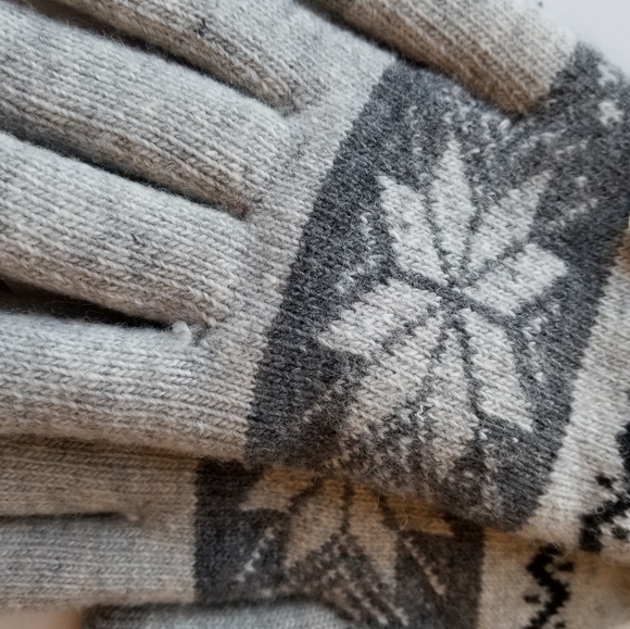 ❗Nordstrom Gray Sherpa Lined Woven Winter Gloves❗ - Picture 3 of 7